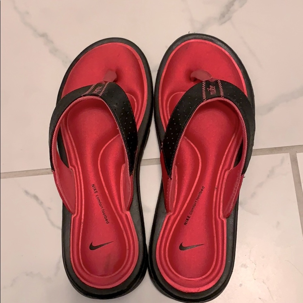 Nike pink & black flip flop size 6